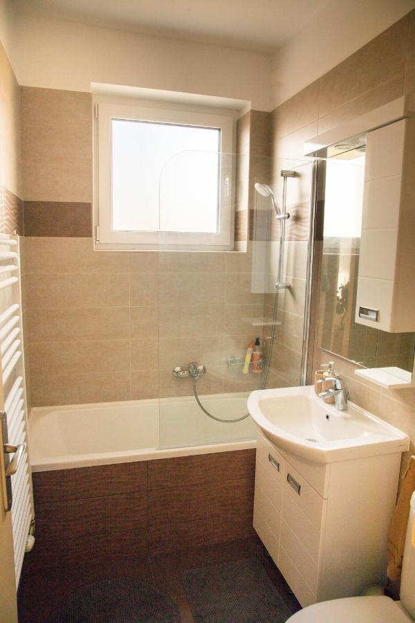 Firpo Apartman Eger Exteriör bild