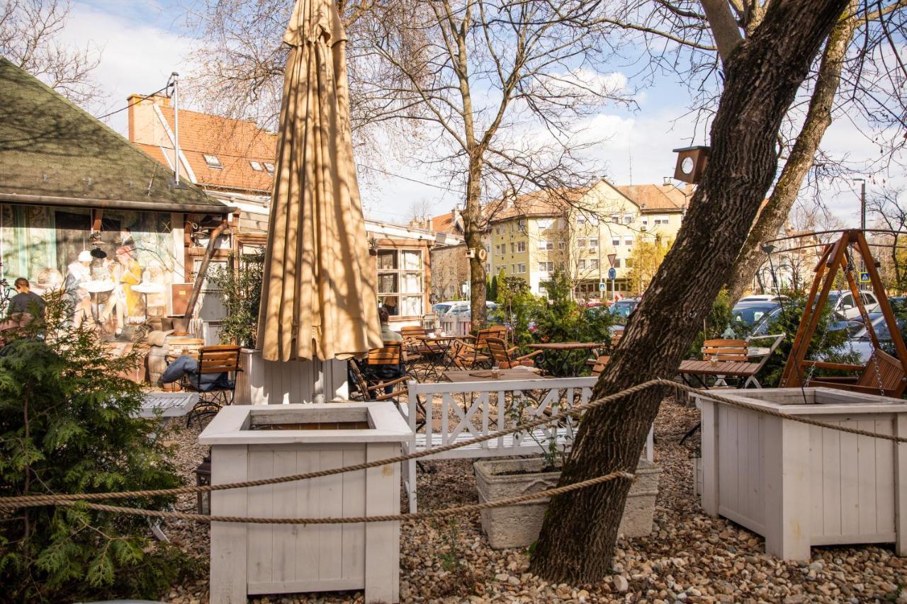 Firpo Apartman Eger Exteriör bild